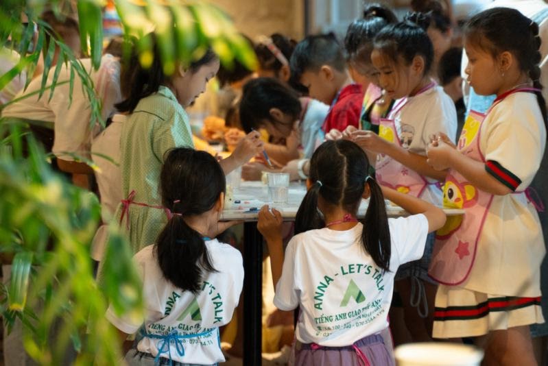 góc hoạt động của trung tâm tiếng anh anna, hình ảnh thực tế, học viên và các hoạt động của trung tâm anna ở Nha Trang.